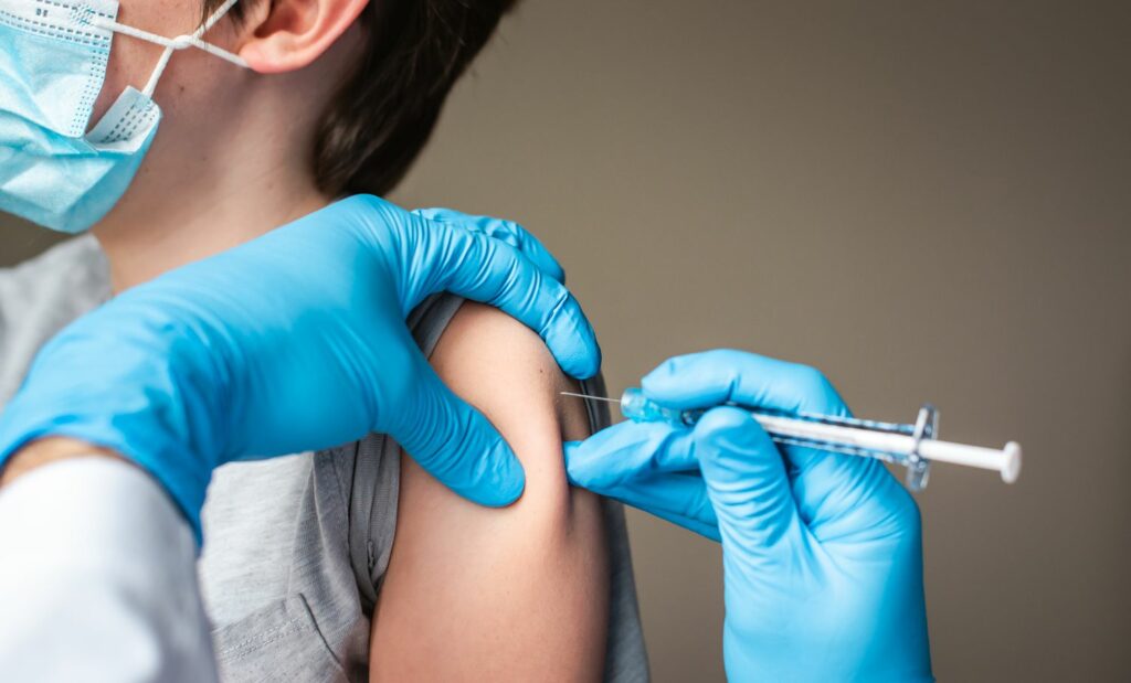 Tiêm vaccin phòng bệnh cúm